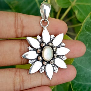 Flower Pendant with Mother of Pearl, 925 Sterling Silver Pendant, Mother of Pearl Floral Charm, Jewelry for Women, Anniversary Gift