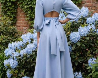 Elegante vestido midi azul cielo con mangas abullonadas y lazo en la espalda abierta