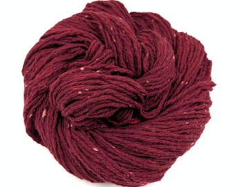 Lã e nylon reciclados, duas camadas, 200 jardas, cor vinho tinto.