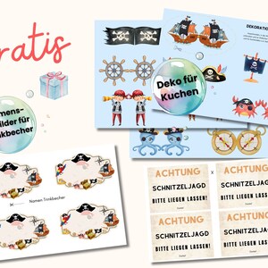 Op de afbeelding: Printbare piratenpartydecoraties, waaronder naamstickers voor drinkbekers, borden voor een eetbuffet en een taarttopper. De decoraties zijn in blauw-witte kleuren met piratenschepen, papegaaien en schatkisten.
