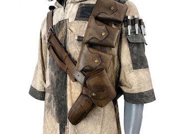 Desert Scavenger Kapuzenmantel Kostüm | Sandbeige Sci-Fi Cosplay Mantel | Post Apocalyptisches Waldläufer Outfit | Handgefertigtes Convention Kostüm