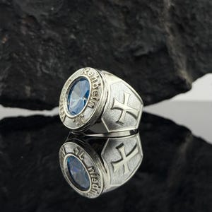 Personalisierter Bischof Ring mit blauem Edelstein, vergoldetem Apostel Kreuz Design, anpassbaren Seiten, Klerus Schmuck, einzigartiges religiöses Geschenk