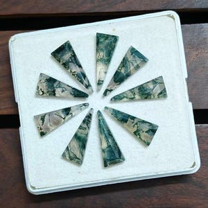 Moosachat Dreiecksform Stepcuts Flatbacks- Gewicht- 30.35 Karat- Größe- 20.00x8.00 mm- Pc- 9