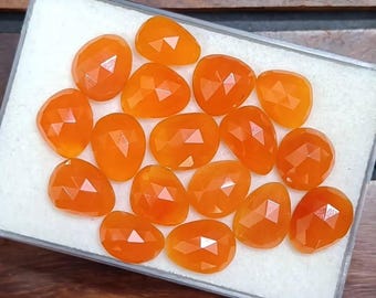 Karneolroslipade ädelstenar i lot: Friformade fasetterade stenar (108,40 karat)