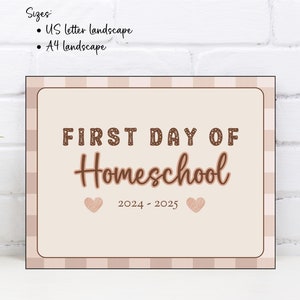 Placa de Primeiro Dia de Aula para Todas as Séries | 17 Designs para Educação Domiciliar, Pré-Escola, Pré-K, Creche, K-12 | PDF Imprimível em Carta dos EUA, A4 | Instantâneo