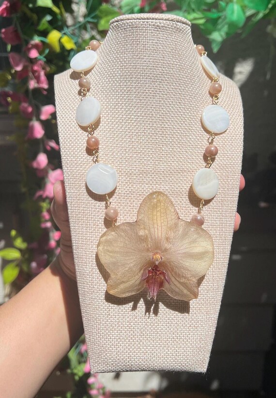 ハンドメイド 本物の花のネックレス 本物の蘭の花のネックレス、貝殻