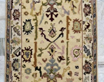 Handgeknüpfter Oushak-inspirierter Teppich, Vintage Boho Blumenteppich, neutrales Wohnzimmerdekor
