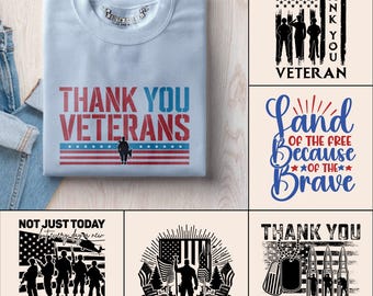 Peut inclure: Sweat-shirt bleu clair avec l'inscription "THANK YOU VETERANS" en rouge et bleu. Le motif comprend un drapeau américain et une silhouette d'une personne. Le sweat-shirt est plié sur une surface en bois.