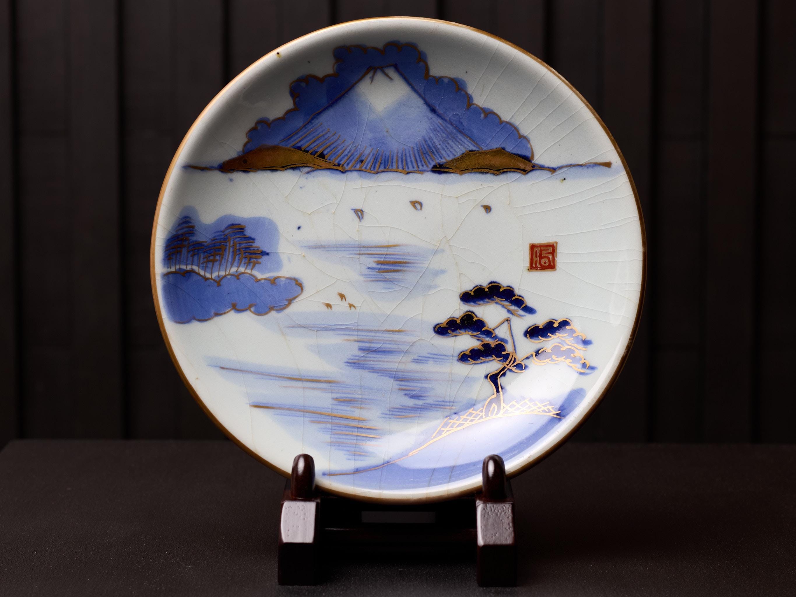 Set of 3】19th Century Bakumatsu (Edo Period) Arita Porcelain Plates – Mt Fuji & Pine Landscape, Blue-and-White with Gold Rim