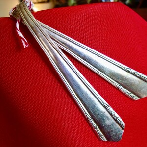 TIEBACKS REcycLed anTiQue SiLverpLate SPOONS--matching pr--4 1/2&quot; spoon handles SHOW--fLattened spoon bowLs attach to wall/window casing(#4)