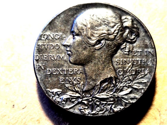 1897 Victoria Diamond Jubilee Bronze Medal Young Head/Old Head Nice Details 25MM