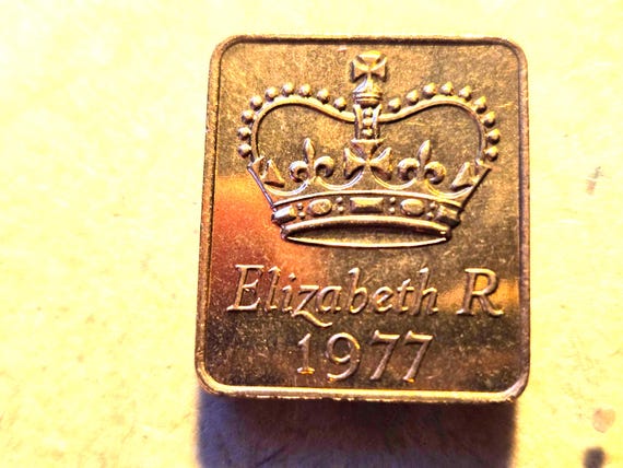 1977 British Royal Mint Proof Jubilee Emblem
