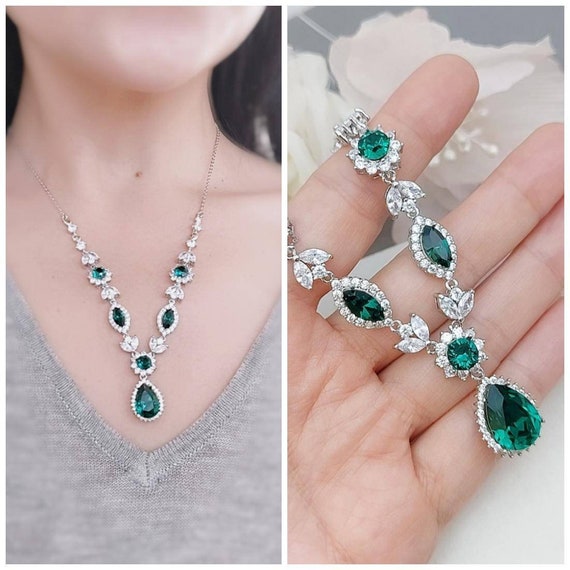 Dark Green Quartz Beads Necklace With Victorian Beads