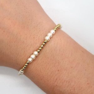 14k Gold Filled Perle und Gold Stretch Armband-Paige | 3 mm Perlenarmband| Gold und Perlen Armband | Stapelarmband | wasserfester Schmuck
