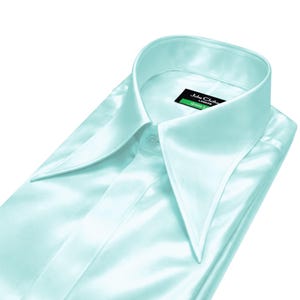 Camisa de discoteca de satén azul pastel para hombre, años 70, cuello abierto extra largo, brillante, suave, con tapeta oculta, ideal para conciertos y discotecas.