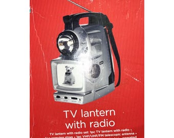 TV Lantern With Radio Vhf/Uhf/FM Antenna Ac/Dc Power Battery Operated Silver