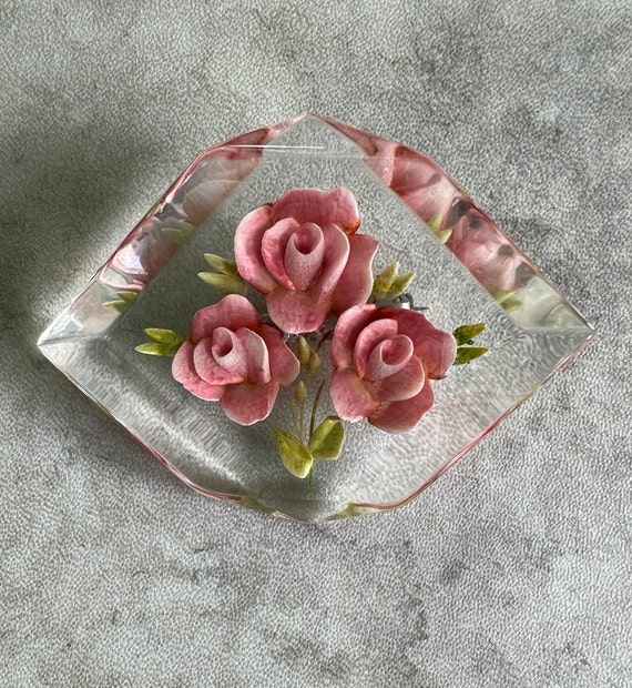 Reverse carved spray roses in lucite brooch, 50's… - image 2