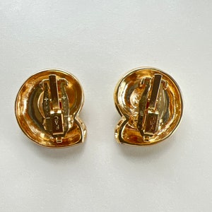 New Vintage Signed FAC, Svarovski Austrian Crystals ,white and gold Swirl Shell Clip-on Earrings. image 8