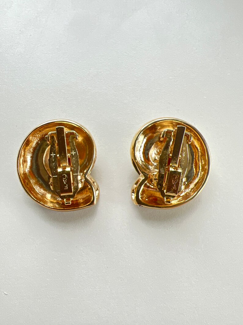 New Vintage Signed FAC, Svarovski Austrian Crystals ,white and gold Swirl Shell Clip-on Earrings. image 8