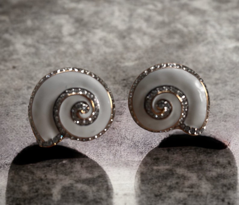 New Vintage Signed FAC, Svarovski Austrian Crystals ,white and gold Swirl Shell Clip-on Earrings. image 4