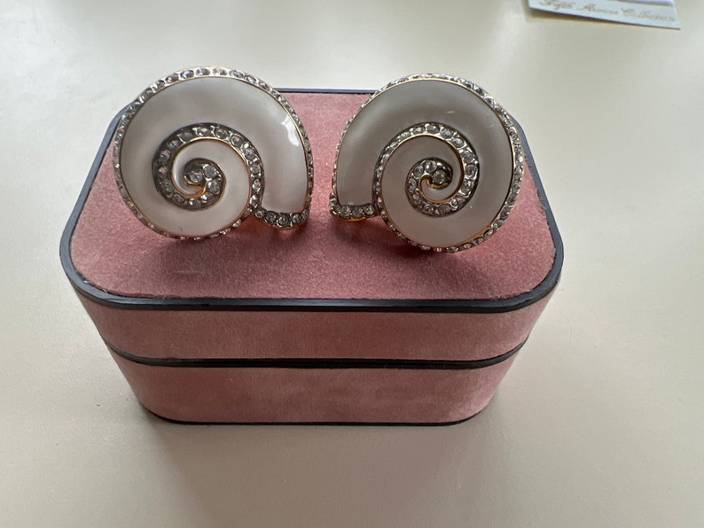New Vintage Signed FAC, Svarovski Austrian Crystals ,white and gold Swirl Shell Clip-on Earrings. image 9