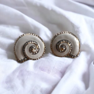 New Vintage Signed FAC, Svarovski Austrian Crystals ,white and gold Swirl Shell Clip-on Earrings. image 5