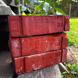 Vintage genummerde beldensteen - rood teruggewonnen rustiek industrieel decor