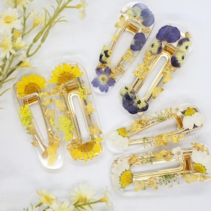 Butterfly and Flowers Hair Clip, Resin Pressed Flower Har Clip, Real Flower Hair Clip, Uniques Hair Barrettes, Gift For Her, Gold Hair Clips