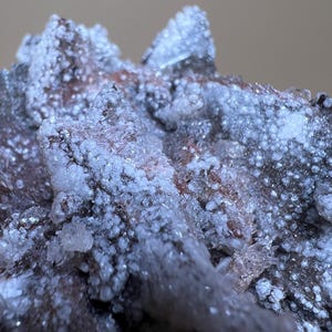Calcite enneigée Calcite à dents de chien avec hématite et arogonite Mine Potosí Santa Eulalia Chihuahua Mexique