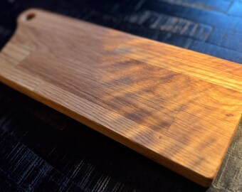 Planche à découper artisanale en chêne massif : élégance et robustesse pour votre cuisine