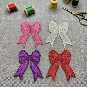 Écusson thermocollant brodé avec nœud scintillant (3,8 x 3,5 pouces)