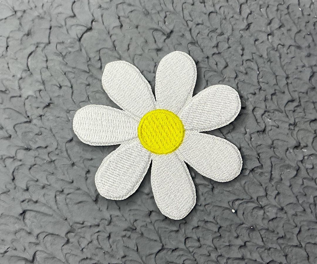 Daisy Embroidered Patch. Iron on or Hook and Loop Patch. - Etsy