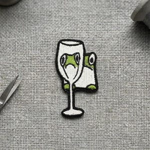 Écusson brodé grenouille rigolote : appliqué thermocollant