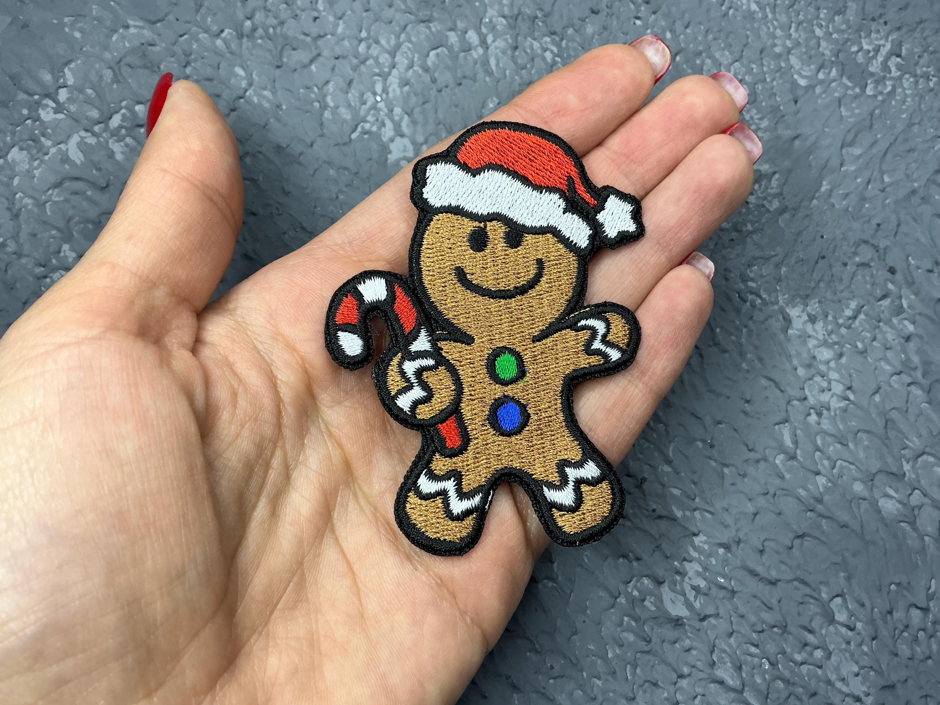 Festive Gingerbread Man In Santa Vest Embroidery Design · Creative Fabrica - Foto 7