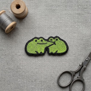 Frogs in Love Embroidered Iron-On Patch: Kissing Frogs Applique