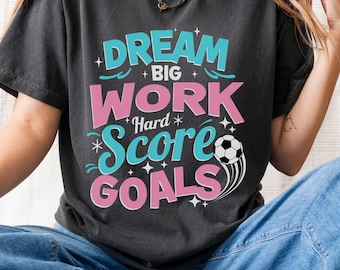 Camiseta de fútbol Comfort Colors, camiseta deportiva motivacional, camiseta para mamás futboleras, camiseta de fútbol para adolescentes, regalos para amantes del fútbol.