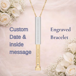 Puede incluir: Un colgante de pulsera grabado en tonos dorados y plateados con una fina cadena. El colgante lleva la inscripción "Janet & Lucas" y un símbolo de corazón. La imagen también incluye el texto "Custom Date & inside message" y "Engraved Bracelet".