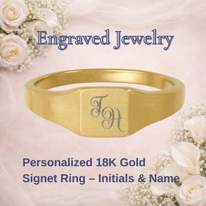 Könnte beinhalten: Ein goldener Siegelring mit eingravierten Initialen. Der Ring hat eine quadratische Oberfläche mit den Initialen "T" und "H" in Schreibschrift. Der Text "Engraved Jewelry" und "Personalized 18K Gold Signet Ring - Initials & Name" sind ebenfalls sichtbar.