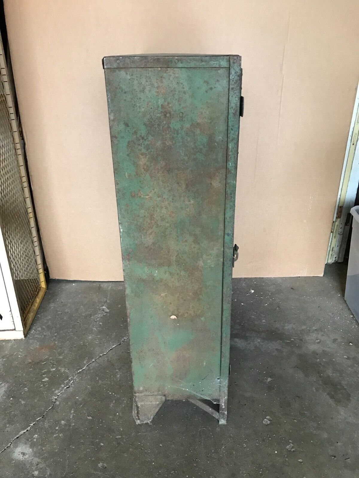 Small 3 Door Industrial School Gym Shop Old Metal Locker Small 3 Door Industrial School Gym Shop Old Metal Locker