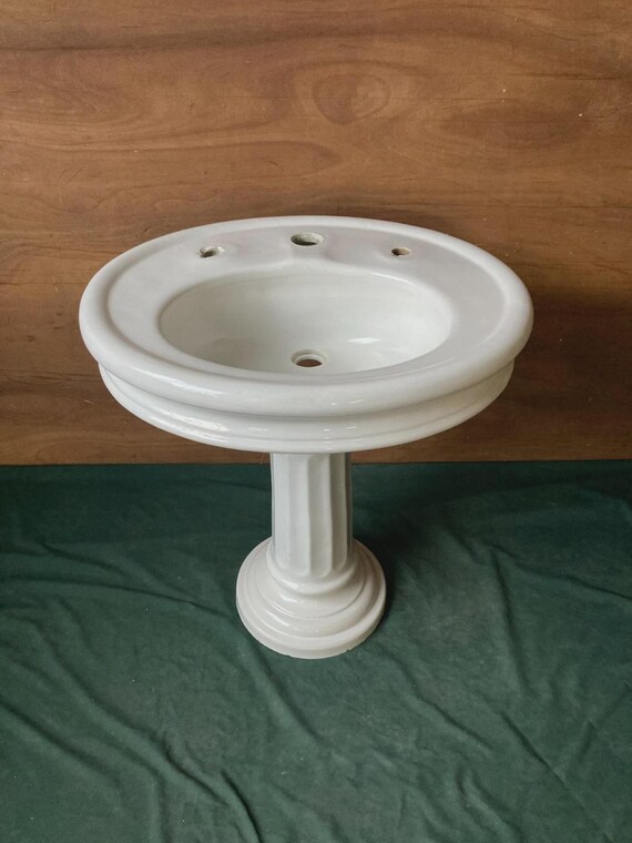 Early Antique Heavy 26x22 Oval White Vitreous China Pedestal Bath Sink 427-25E