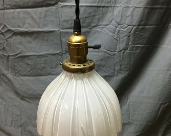 VTG Metal Brass Ceiling Light Fixture 7" Scalloped Frosted Glass Shade 381-22B