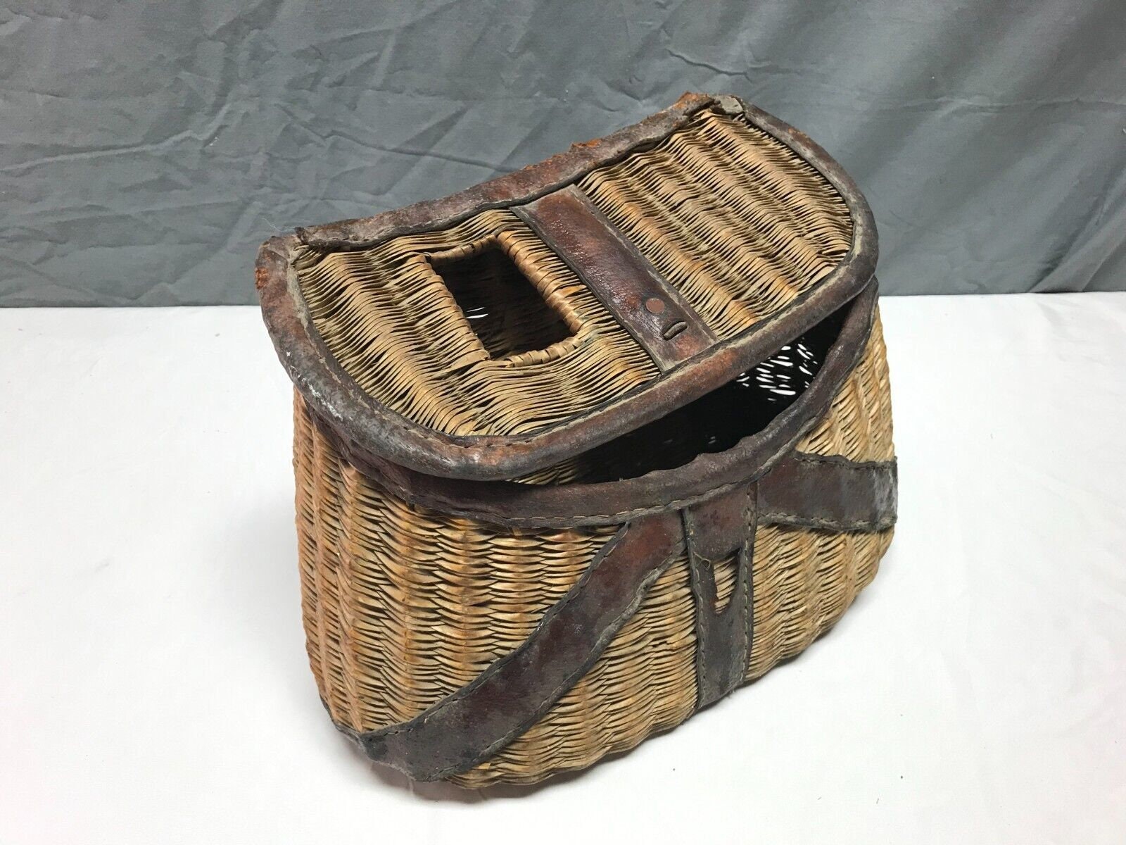 Vintage Wood Wicker Leather Shabby Creel Basket Weave Chic Old 1476-23B