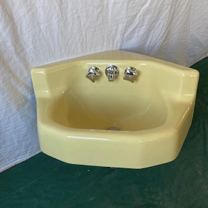 Vtg Cast Iron 22&quot; Harvest Gold Yellow Porcelain Corner Sink Kohler Bath 400-25E