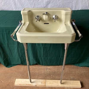 Antique Buttercream Yellow Bath Wall Sink Chrome legs Towel Bars Standard 28-24E