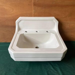 Lavabo vintage de mediados de siglo, blanco, montado en la pared, con respaldo alto, lavabo antiguo 214-24E