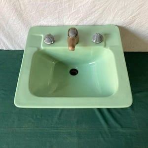 Vintage Mid Century Ceramic 20x19 Pale Jade Green Crane Drop In Bath Sink Old 16-25E