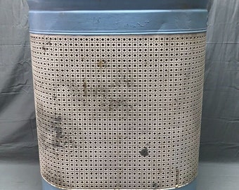 Vintage Large Metal Laundry Hamper Wicker Mesh Pattern Shabby White Old 1190-22B