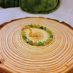Pulsera «Calluna»: Aventurina, serpentina, ágata musgosa y labradorita • Verde bosque y dorado • Edición limitada Khora Goesia