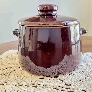 West Bend Crock Bean Pot Ceramic Brown 2 Quart with Lid - Vintage Kitchenware