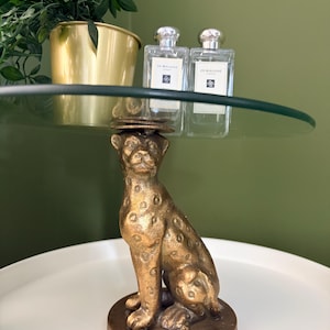 Gouden luipaardaccenttafel met glazen blad – Hollywood Regency-displaystandaard